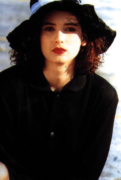 BabeStop - World's Largest Babe Site - winona_ryder009.jpg